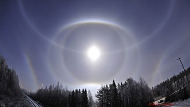 Photo of Spettacolari e coloratissimi aloni di luce attorno alla Luna nei cieli del Canada: ecco di cosa si tratta