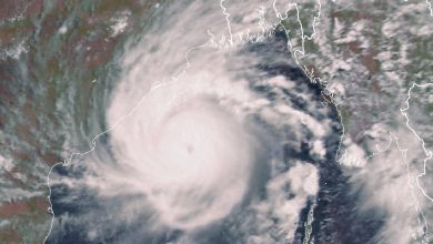 Photo of SUPERCICLONE AMPHAN: domani l’impatto con la terraferma, gli effetti sono già violentissimi [VIDEO]