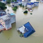 e alluvioni devastano la Cina: milioni di evacuati e più di 140 morti