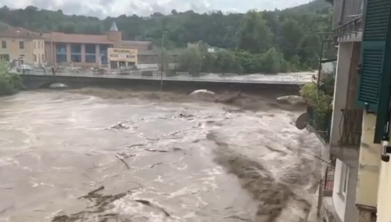 Esonda un torrente a Campomorone (GE) a causa del violento temporale.