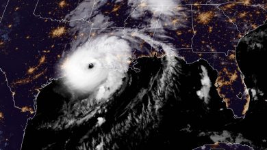 Photo of URAGANO LAURA è un MOSTRO: l’impatto è devastante [VIDEO]