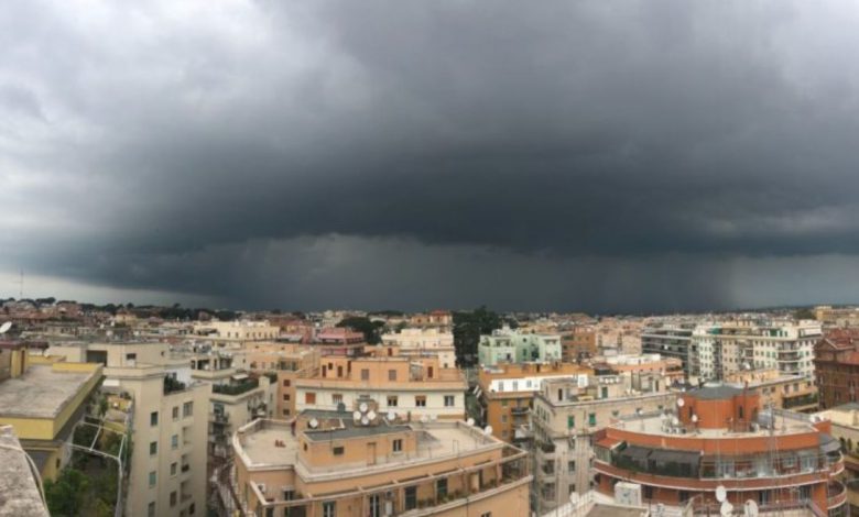 Roma in tilt tra temporali e allagamenti