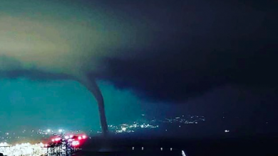 Photo of FORTE MALTEMPO nella notte: enorme TROMBA MARINA a Genova