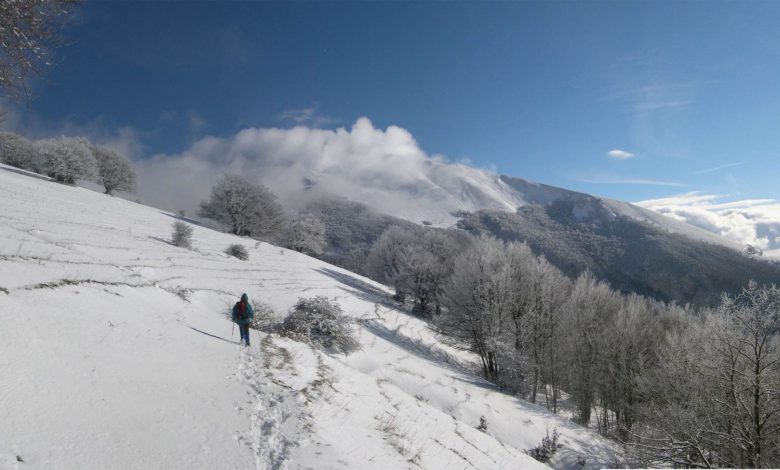 Monti imbiancati dalla prima neve della stagione