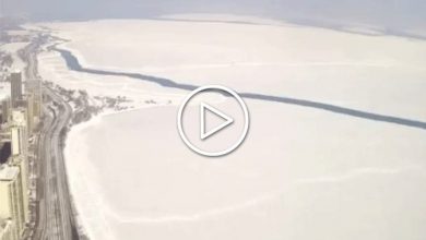 Photo of Usa, ENORME blocco di GHIACCIO si spezza e va alla deriva nel Lago Michigan
