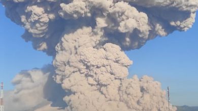 Photo of Vulcano in eruzione in Indonesia, in cielo una colonna di fumo alta 5 km! [FOTO e VIDEO]