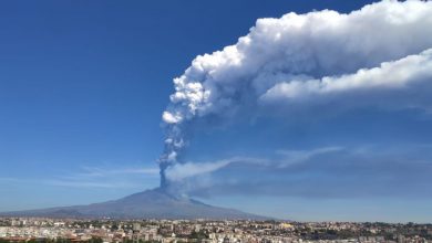 Photo of ETNA, nuova ERUZIONE: forte tremore vulcanico e pioggia di cenere [VIDEO]