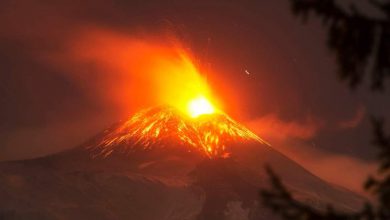 Photo of ETNA di nuovo sveglio: BOATI nella notte, fontane di LAVA e pioggia di cenere [VIDEO]