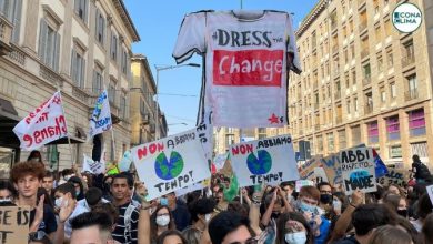 Photo of Fridays For Future, i giovani tornano a riempire le piazze: «tempo scaduto» [FOTO e VIDEO]