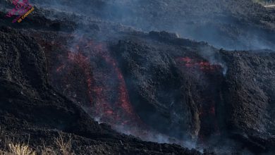 Photo of CUMBRE VIEJA, nuova colata lavica in mare: 3mila persone bloccate in casa