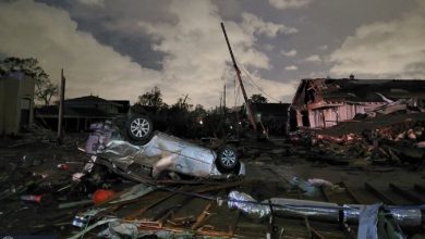 Photo of Maltempo estremo negli USA: decine di tornado segnalati, almeno 2 le vittime. Gli aggiornamenti