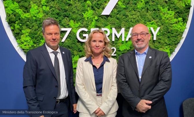 g7
