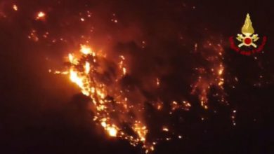 Photo of Incendi in Italia, roghi da Nord a Sud: situazione critica soprattutto nel Carso e in Toscana, centinaia di sfollati