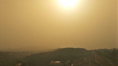 Photo of Polvere di sabbia dal deserto del Sahara sull’Italia, cielo e neve arancioni