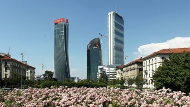 Photo of Torre Generali Milano: sulla torre Hadid si stacca l’insegna posizionata a 192 metri d’altezza