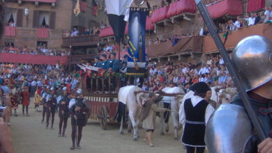 Photo of Palio di Siena rinviato per pioggia: bandiera verde sul Palazzo Comunale