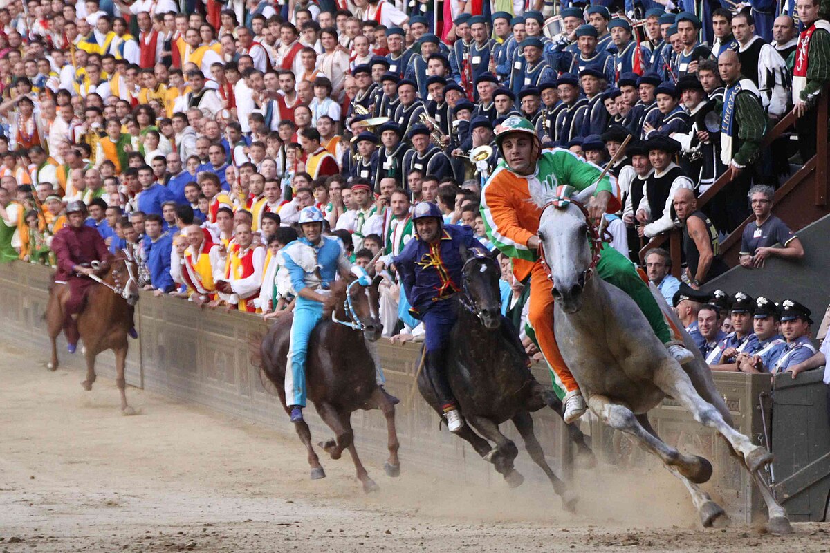 Palio_di_Siena_Credits_Roberto-Vicario_Creative-Commons-Wikipedia