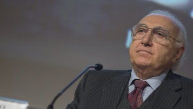 Photo of Camera ardente di Pippo Baudo oggi al Teatro delle Vittorie, mercoledì i funerali in diretta