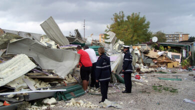Photo of Milano, famiglie rom lasciano il campo nomadi dopo l’incidente mortale causato da quattro ragazzini