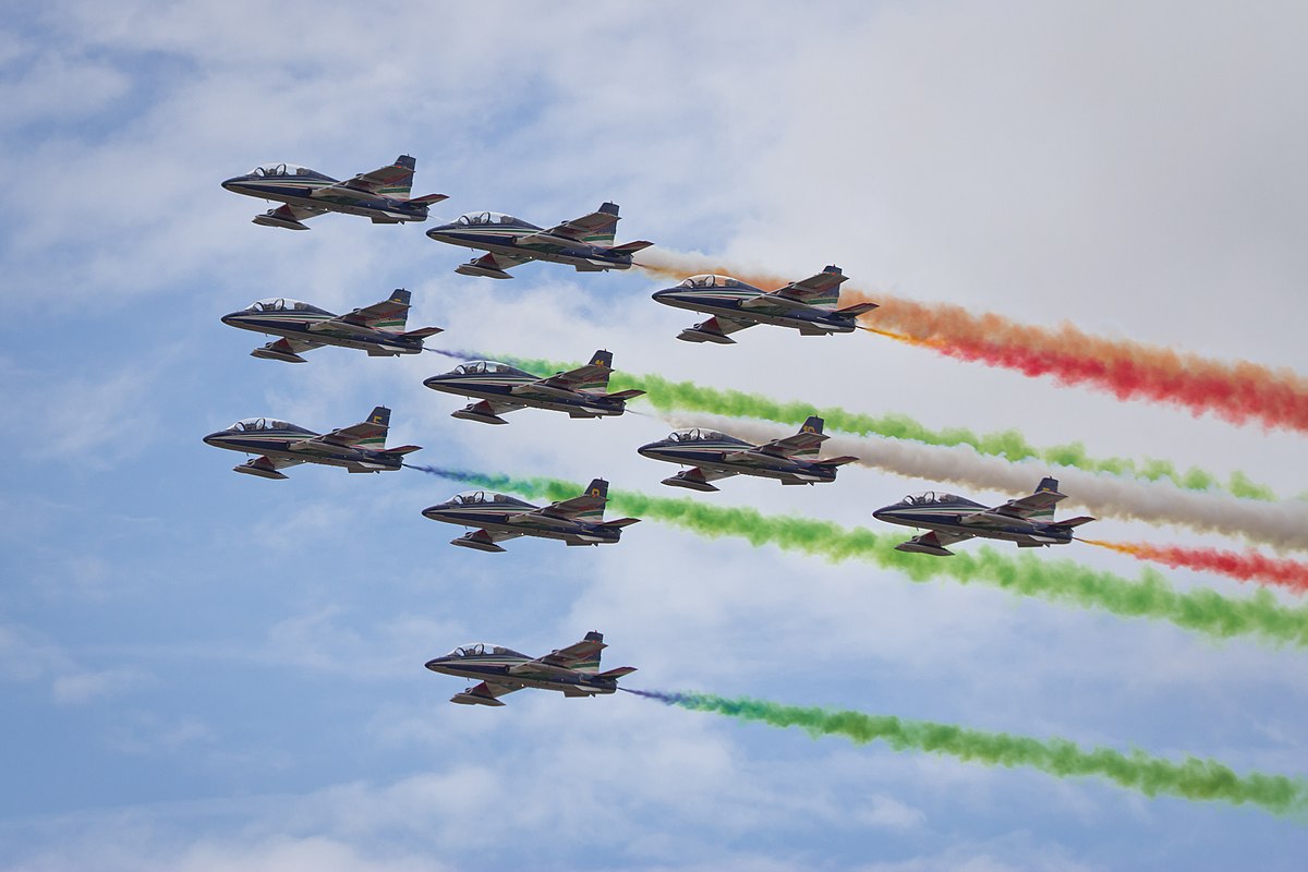 Frecce_Tricolori_Credits-Carlos-Delgado_Wikipedia-Creative-Commons