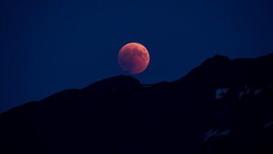 Photo of Eclissi lunare e luna rossa: perché la luna si tinge di rosso durante l’eclissi
