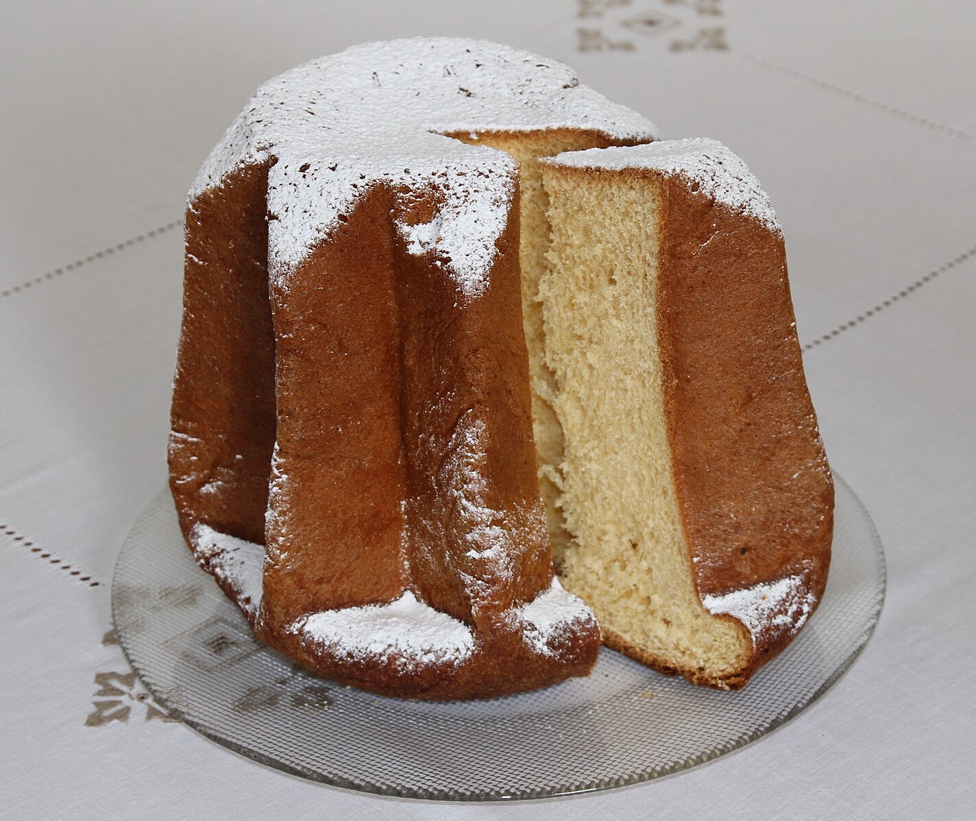 Pandoro_Credits-Wittylama_Wikipedia-Creative-Commons
