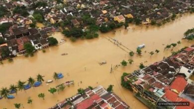 Photo of Vietnam sott’acqua: piogge estreme, frane e alluvioni causano morti e devastazione