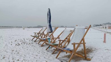 Photo of Neve in Emilia Romagna: Bologna imbiancata, fiocchi fino in spiaggia – VIDEO