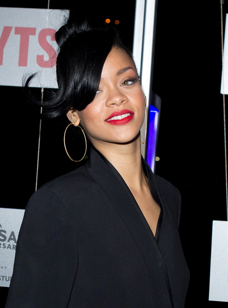 Rihanna_Credits-Liam-Mendes_Wikipedia-Creative-Commons.