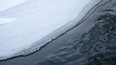 Photo of Camminano sul lago di Braies ma cede il ghiaccio, salvati in 5