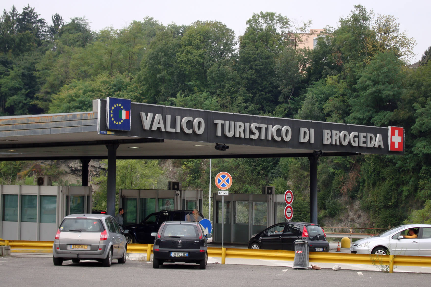Frontiera-dogana-Italia-Svizzera-Credits-warrenski_Wikipedia-Creative-Commons