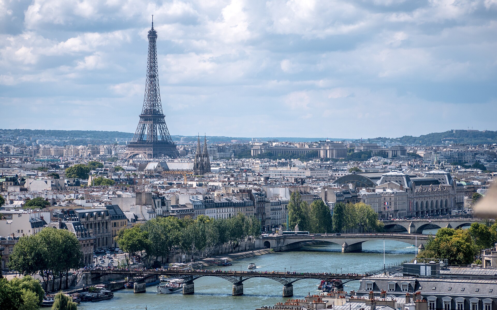 orre-Eiffel-Parigi-Credits-Yann-Caradec_Wikipedia-Creative-Commons