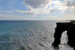 Holei_Sea_Arch._Hawaii_Volcanoes_National_Park_Credits Robert Linsdell from St. Andrews, Canada